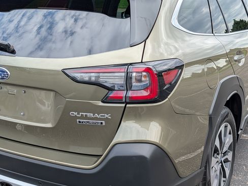 Used 2023 Subaru Outback Touring AWD/4WD image 17