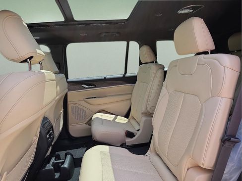New 2025 Jeep Grand Cherokee L Limited w/ Luxury Tech Group II AWD/4WD image 8