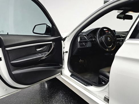 Used 2018 BMW 328d Sedan RWD image 9