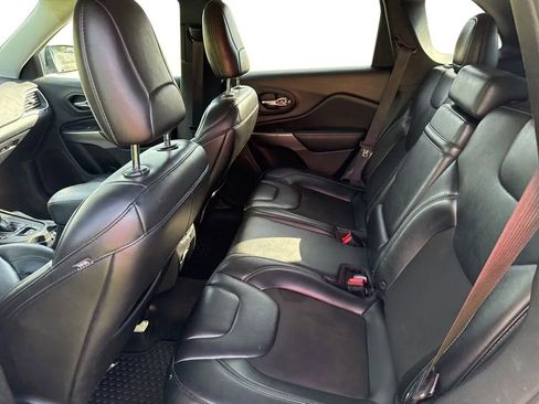 Used 2019 Jeep Cherokee Latitude Plus FWD image 26