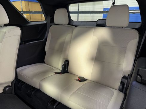 Used 2023 Chevrolet Traverse LS FWD image 30
