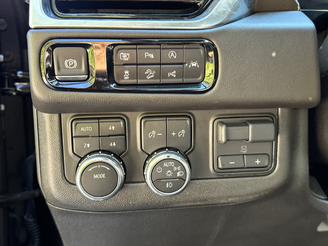 Used 2025 GMC Yukon Elevation w/ Elevation Premium Package AWD/4WD image 28