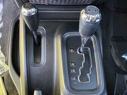 Used 2016 Jeep Wrangler Unlimited Sahara w/ Connectivity Group AWD/4WD image 21