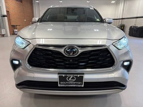 Used 2020 Toyota Highlander Platinum AWD/4WD image 2