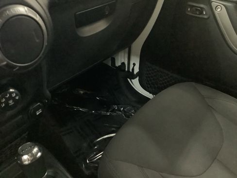 Used 2018 Jeep Wrangler Unlimited Sport S image 26