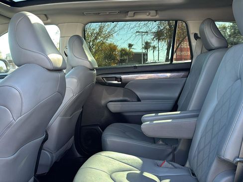 Used 2023 Toyota Highlander Platinum image 27