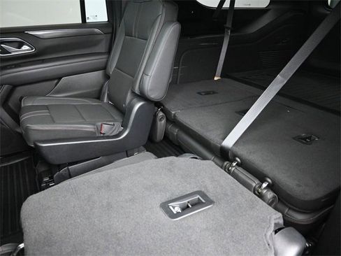 Used 2022 Chevrolet Suburban RST w/ Sport Performance Package image 34