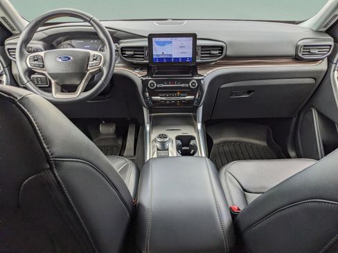 Used 2022 Ford Explorer Limited w/ Equipment Group 301A image 18