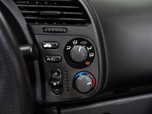 Used 2001 Honda S2000 image 25
