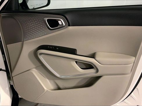 Certified 2025 Kia Soul LX w/ LX Technology Package FWD image 25