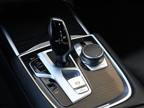 Certified 2022 BMW 740i 740i w/ M Sport Package image 33