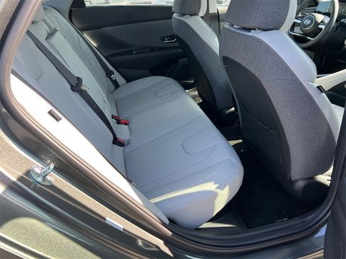 Certified 2025 Hyundai Elantra Limited image 15