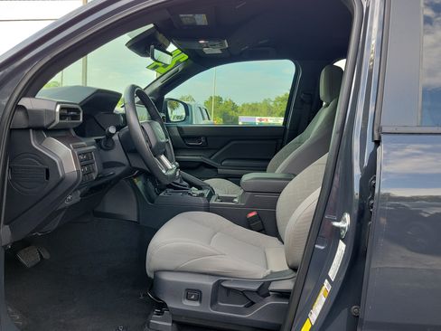 Used 2024 Toyota Tacoma SR5 AWD/4WD image 15