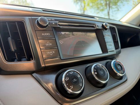 Used 2013 Toyota RAV4 LE image 29