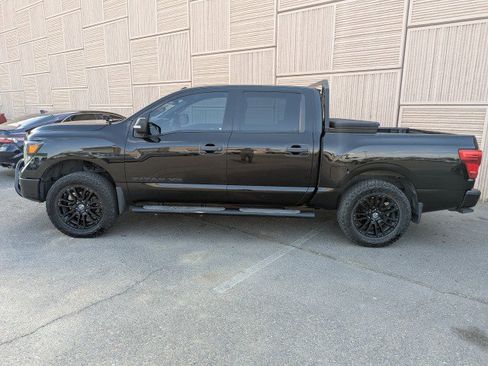 Used 2018 Nissan Titan SV w/ SV Convenience Package AWD/4WD image 2