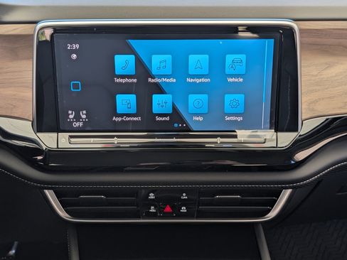 Used 2024 Volkswagen Atlas SE w/ Black Wheel Package image 26