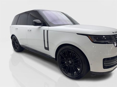 Used 2023 Land Rover Range Rover SE image 12