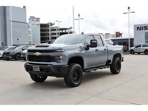 Used 2025 Chevrolet Silverado 2500 Custom w/ Custom Value Package image 2