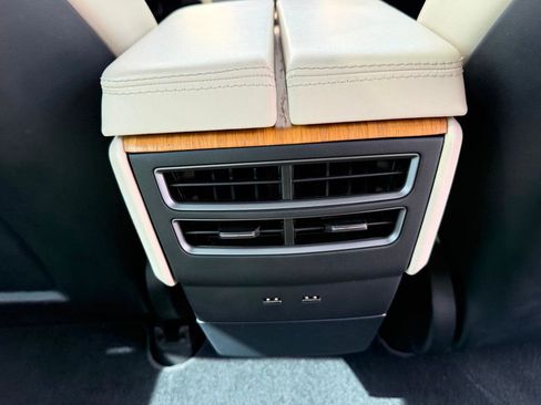 Used 2020 Tesla Model S AWD image 33