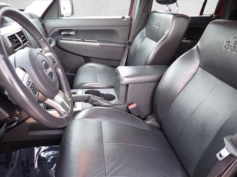 Used 2012 Jeep Liberty Limited AWD/4WD image 11
