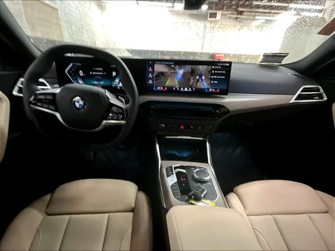 Used 2025 BMW 230i Coupe w/ Premium Package image 16