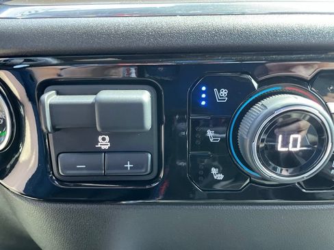 Certified 2023 Chevrolet Silverado 1500 High Country w/ Technology Package AWD/4WD image 27