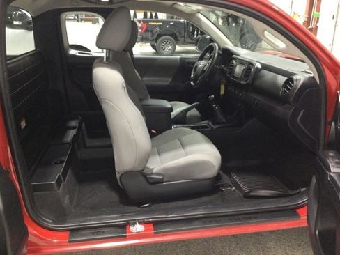 Used 2017 Toyota Tacoma SR image 14
