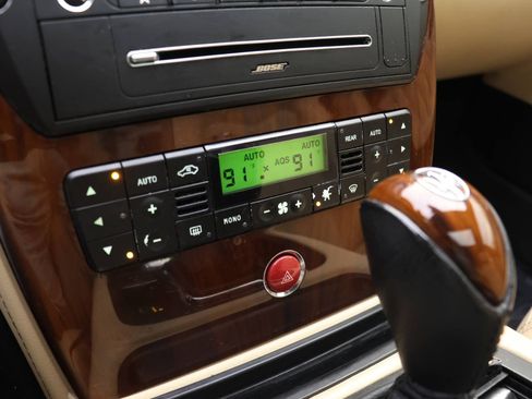 Used 2010 Maserati Quattroporte image 9