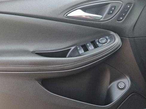 Used 2024 Buick Encore GX Avenir w/ Avenir Convenience Package FWD image 14