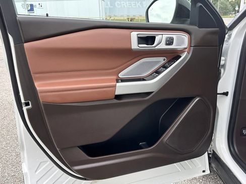 Certified 2022 Ford Explorer King Ranch w/ Class IV Trailer Tow Package AWD/4WD image 19