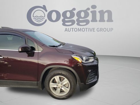 Used 2020 Chevrolet Trax LT w/ LT Convenience Package FWD image 13