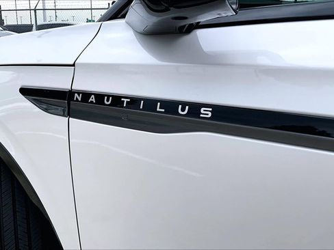 Used 2025 Lincoln Nautilus Reserve w/ Jet Appearance Package AWD/4WD image 28