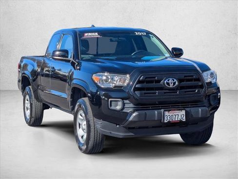 Used 2017 Toyota Tacoma SR image 3