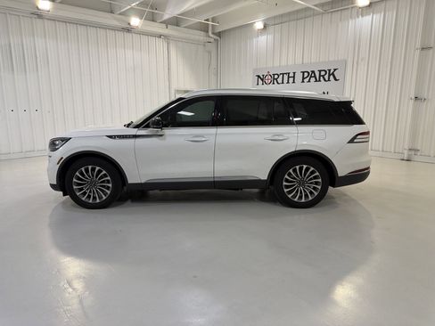 Used 2022 Lincoln Aviator Reserve w/ Elements Package Plus RWD image 2