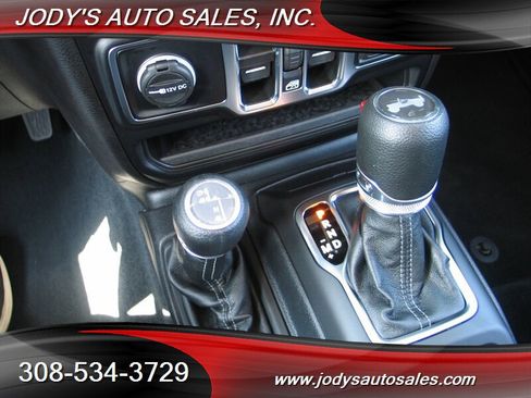Used 2025 Jeep Wrangler Sport S AWD/4WD image 27