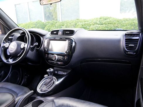 Used 2015 Kia Soul + w/ Primo Package FWD image 7