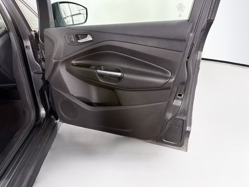 Used 2017 Ford C-MAX Energi SE w/ Cold Weather Package FWD image 31