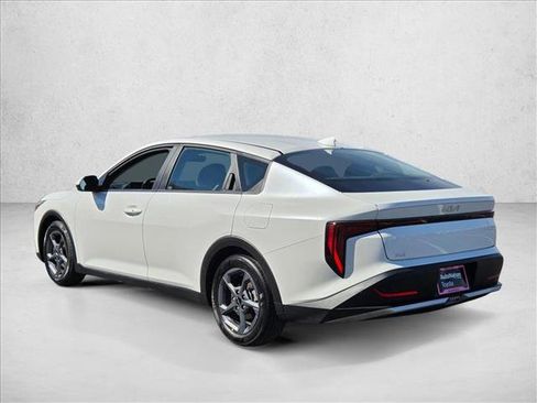 Used 2025 Kia K4 LXS image 8