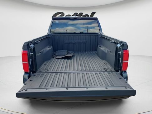 Used 2024 Toyota Tacoma SR5 AWD/4WD image 9