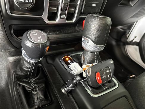 Used 2026 Jeep Wrangler Unlimited Sahara AWD/4WD image 20