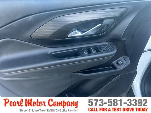Certified 2022 GMC Terrain SLE w/ Driver Convenience Package AWD/4WD image 9