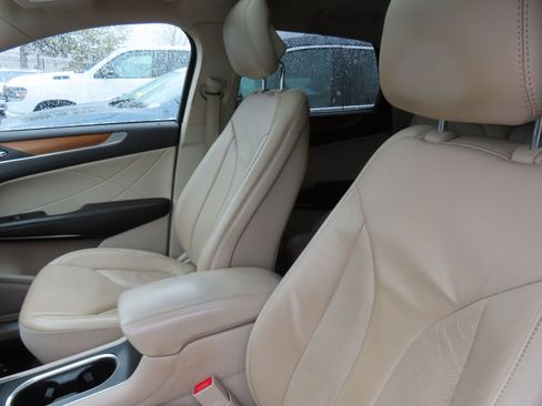 Used 2019 Lincoln MKC Select w/ Select Plus Package image 28