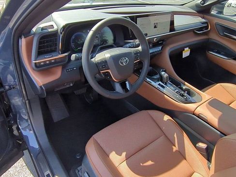 Used 2025 Toyota Crown Signia image 9