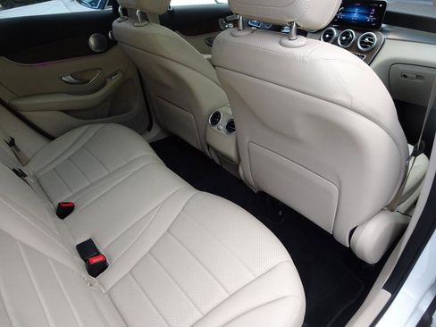 Used 2020 Mercedes-Benz GLC 300 4MATIC image 17