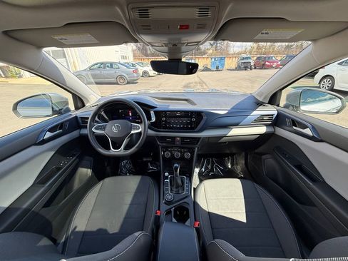 Used 2023 Volkswagen Taos SE w/ Panoramic Sunroof Package image 22