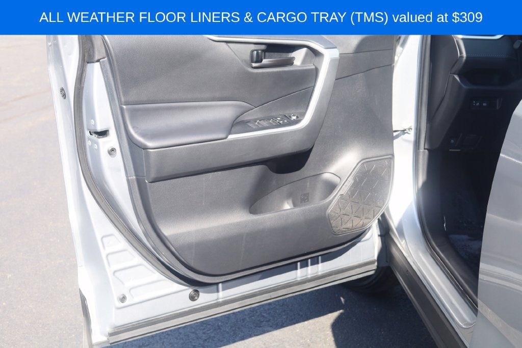 Used 2024 Toyota RAV4 LE AWD/4WD image 4