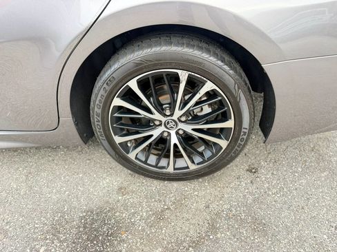 Used 2019 Toyota Camry SE FWD image 4