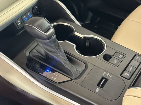 Used 2022 Toyota Highlander XLE image 30