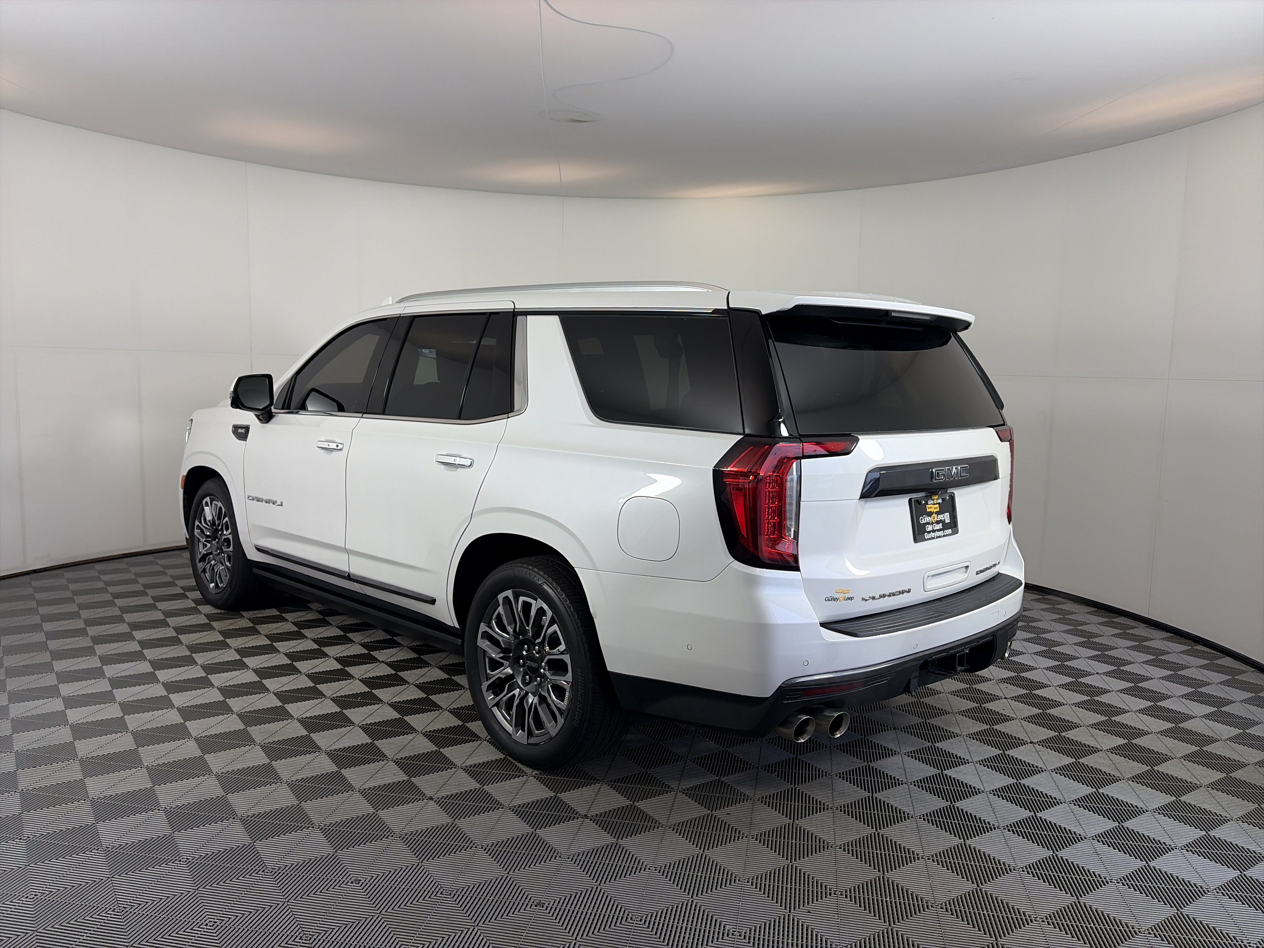 Used 2023 GMC Yukon Denali Ultimate AWD/4WD image 9