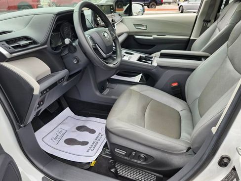 Used 2024 Toyota Sienna Limited AWD/4WD image 11